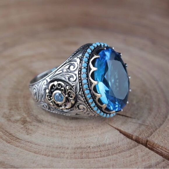 🩵 NEW Elegant & Sparkling Blue and Silver Ring 🩵 - Picture 3 of 5